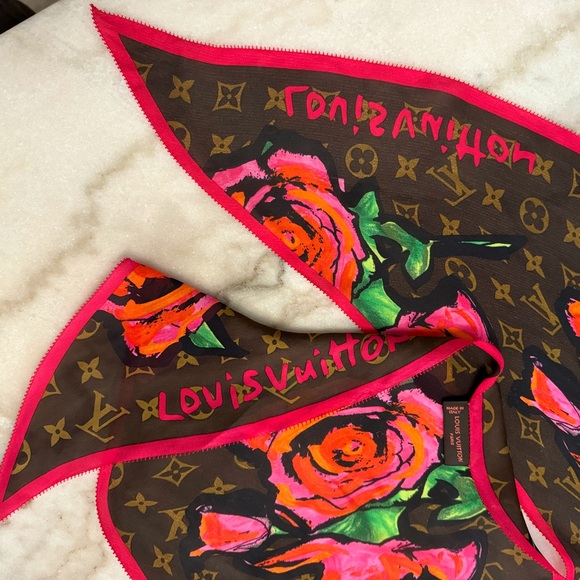 🌹💚 LV x Stephen Sprouse Monogram Roses Silk Scarf. S/S 2009 🌺 🟢 - Picture 4 of 13